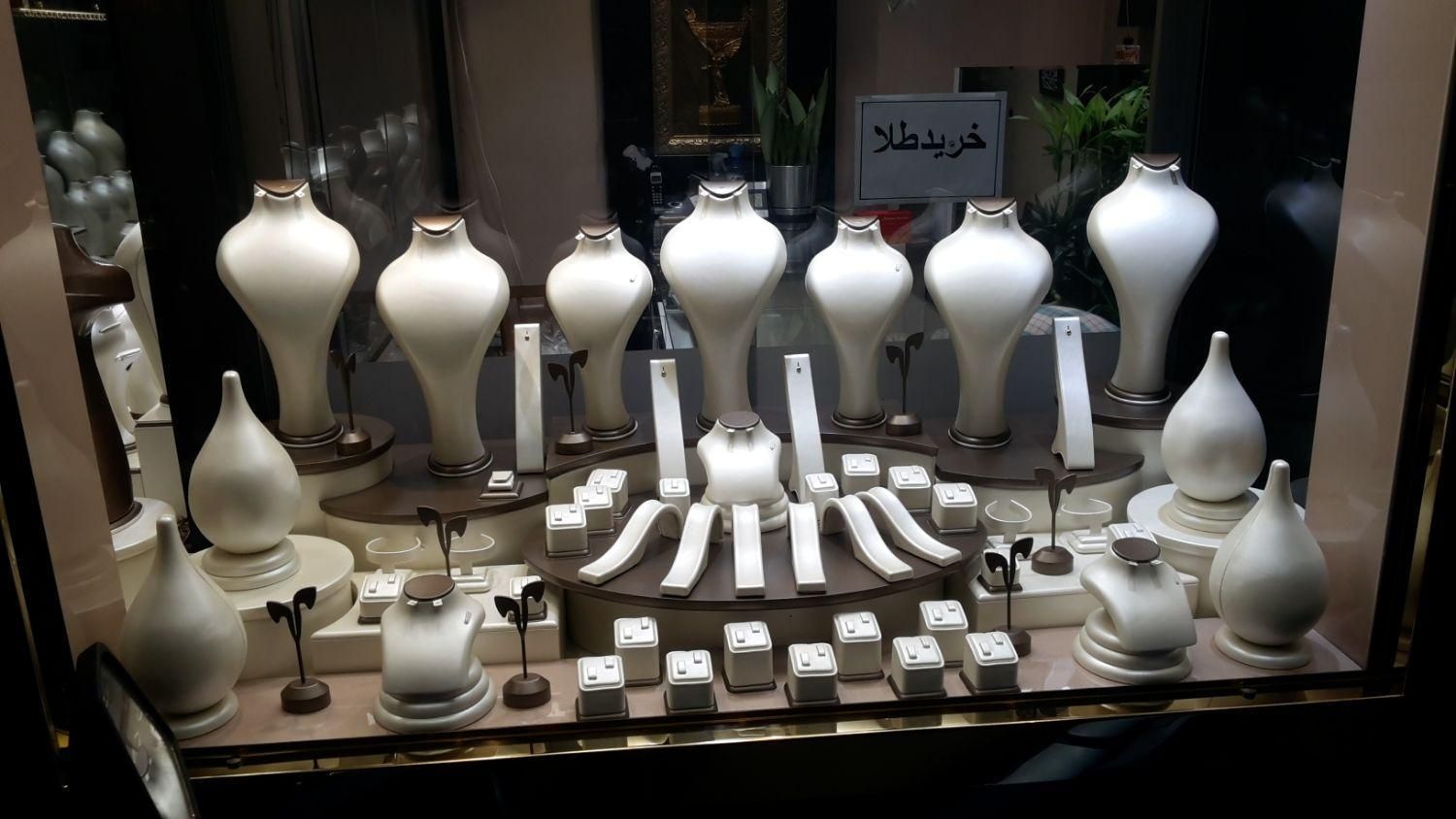 ویترین با ابعاد کوچک